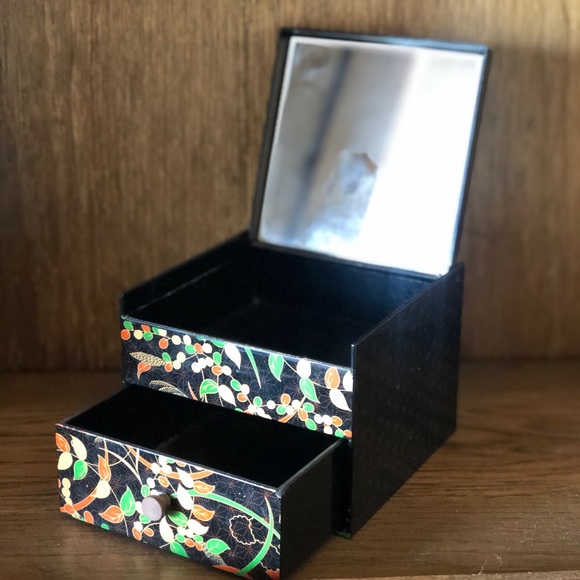 Vintage Floral jewelry Box with mirror - Picture 3 of 4